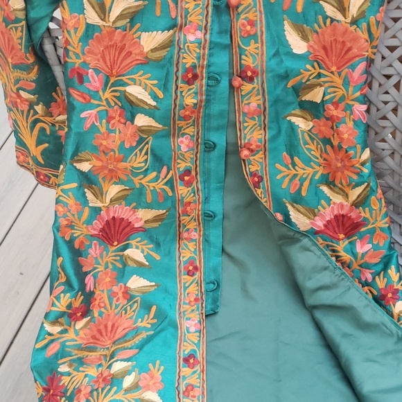 Hand embroidered Indian kurta - Picture 7 of 8